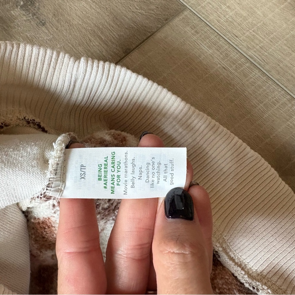 Aerie hometown holiday Cream and Brown Floral fleece quarter zip - Picture 8 of 11